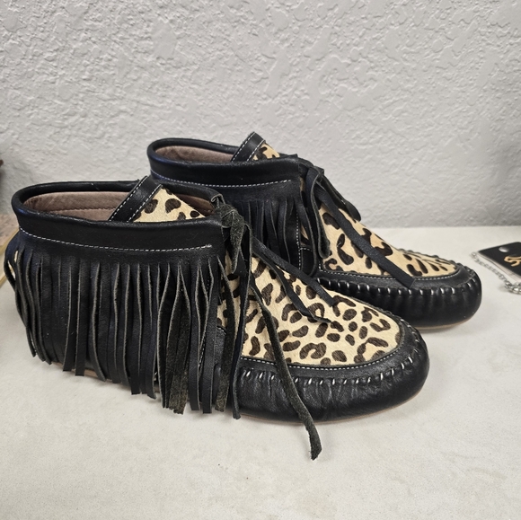 L&B Lucky & Blessed Slip On Moccisan Leather Fringe with Leopard cowhide Size 9 - Picture 3 of 7